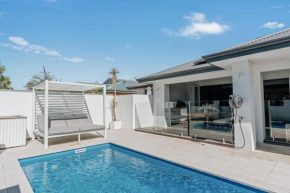 Sundrift: Tranquil Retreat with Spectacular Views